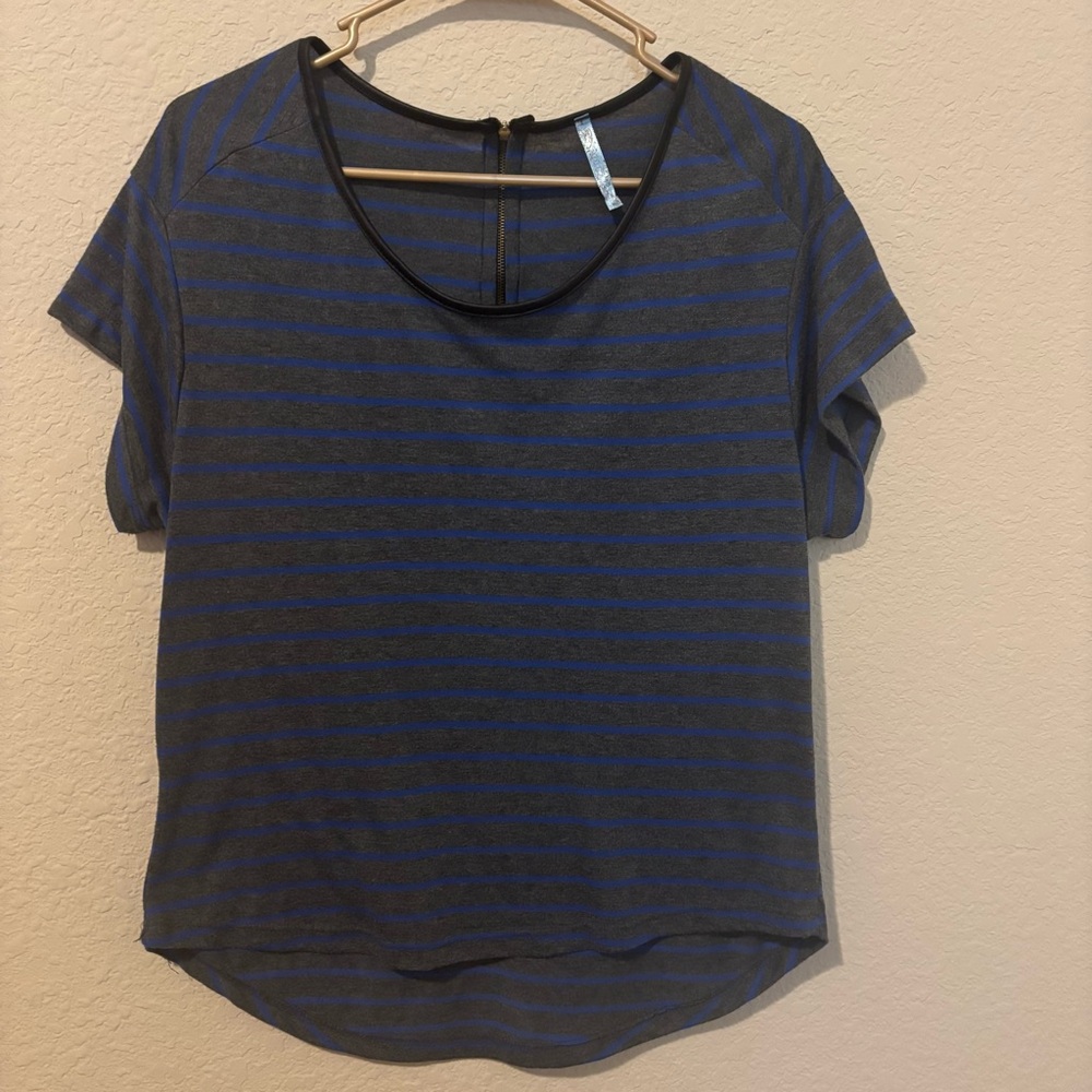 Moonlight Women’s Gray Blue Shirtsleeve Top, Size Small